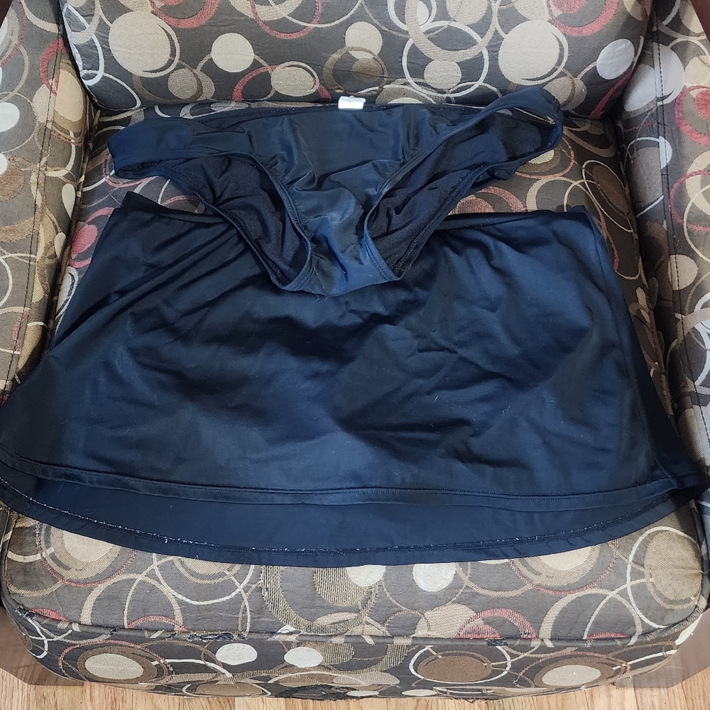 2 swimsuits (tops & bottoms), xl